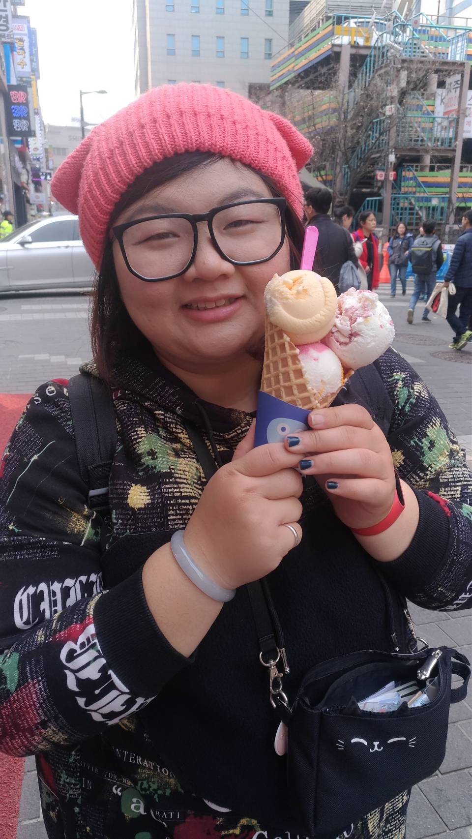 謝育臻行政助理